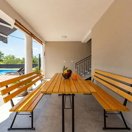 Silentium Zadarvillas Pristeg