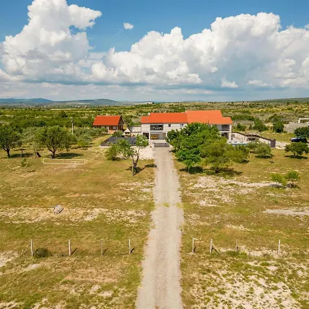Silentium Zadarvillas Вилла