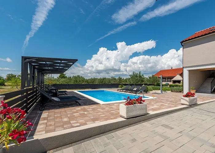 Silentium Zadarvillas Vila *